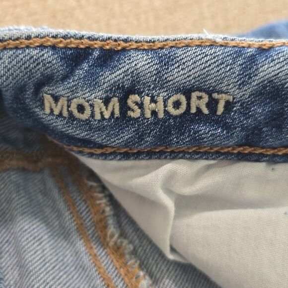 American Eagle Mom Short Cuffed Hem Shorts - Size 2 - Picture 4 of 13